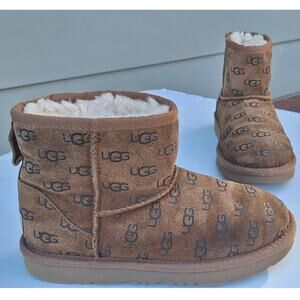 UGG Kids Classic Mini II Chestnut Brown Suede Sheepskin Ankle Boots  Logo Sz 3
